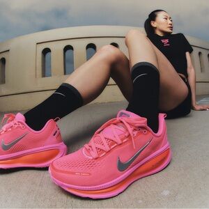 Nike woman’s zoom exclusive after dark run size 7